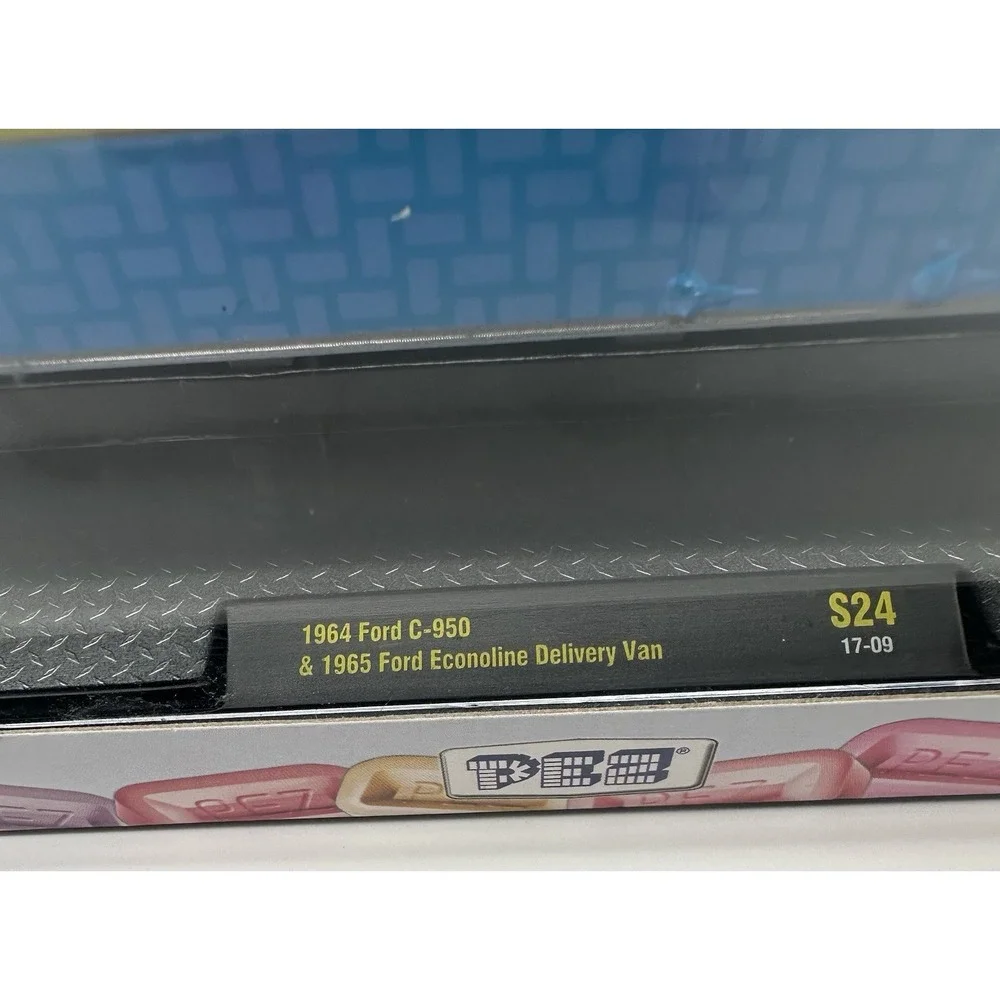 M2 MACHINES PEZ TRANSPORT TRUCK LOT 2 LOVE AT FIRST BITE & JUST LIKE PEZ DIECAST